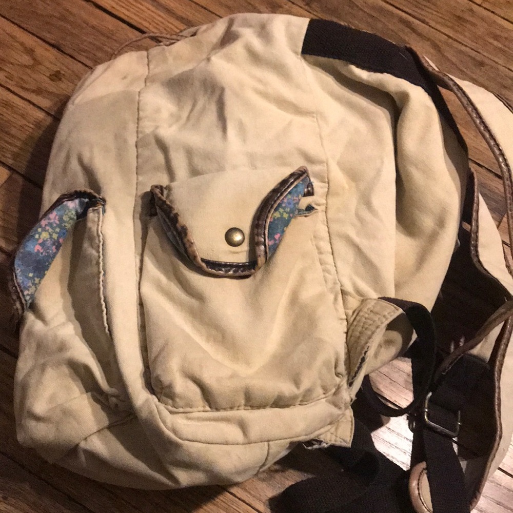 Backpack - Picture 3 of 4